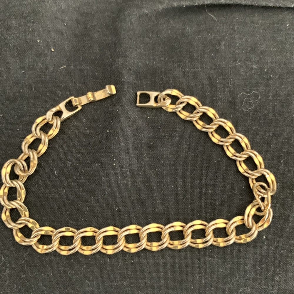 4 bracelets - Picture 3 of 5